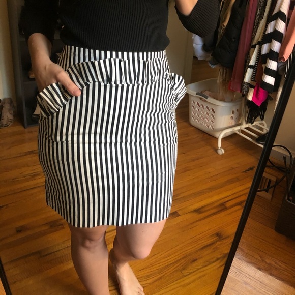 Pinstripe pencil skirt with pockets - Picture 5 of 7